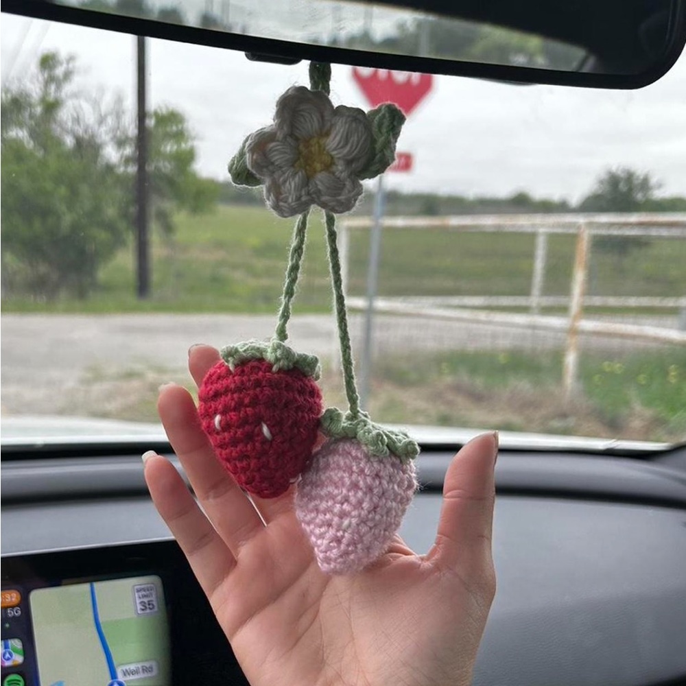 Handmade crochet strawberries & daisy rear view car hanger🍓🤍